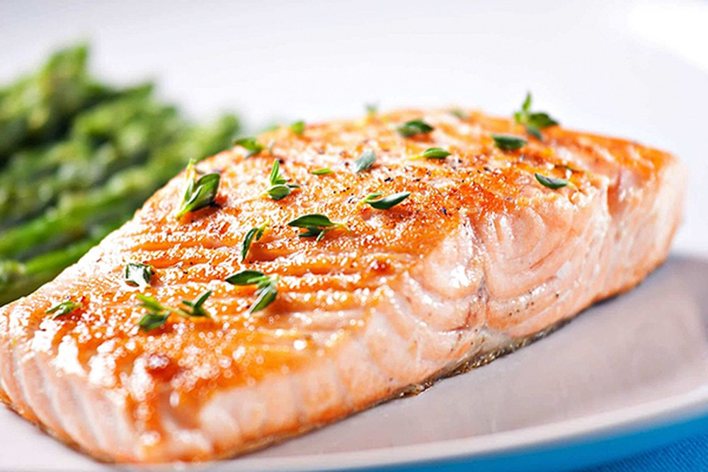 Người bị gan nhiễm mỡ độ 2 nên bổ sung cá vào chế độ ăn