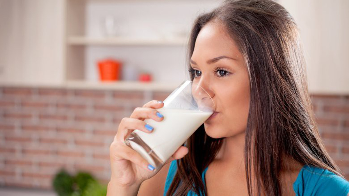 Thường xuyên uống sữa giúp ngăn ngừa lão hóa da
