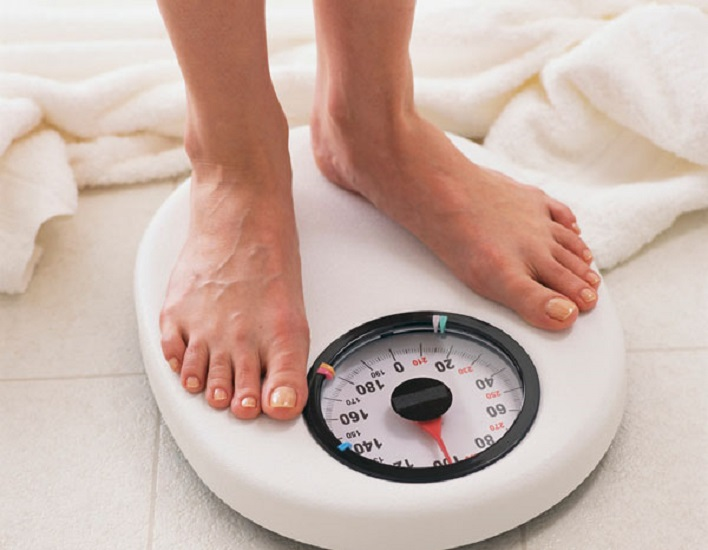 Kiểm soát cân nặng giúp giảm áp lực lên khớp gối