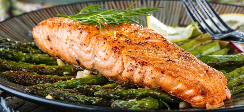 Cá hồi là thực phẩm giảm cholesterol hiệu quả