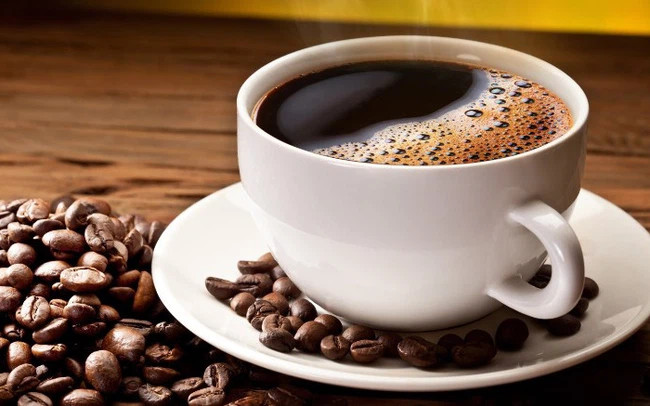 Người có huyết áp không ổn định nên tránh dùng cà phê